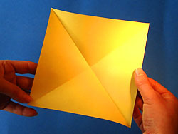 Hogyan készítsünk egy háromdimenziós csillag, egy csillag a papír meg a kezét