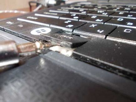 Eltávolítása és visszahelyezése a kulcsot, és tiszta a laptop billentyűzet