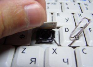 Hogyan lehet eltávolítani a gombok és a billentyűzet egy laptop