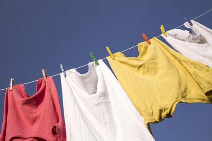 Mivel a ruhákat, hogy távolítsa szuper ragasztó egy listát a legnépszerűbb megoldás