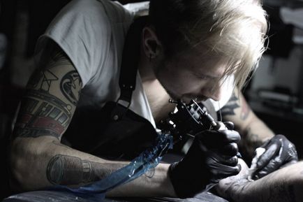 Hogyan válhat egy tetováló művész 1