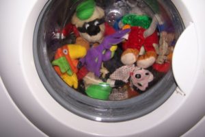 Hogyan mossa kitömött játékokat a mosógép, és azt, hogy