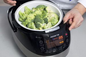 Hogyan finom főzni brokkoli egy serpenyőben