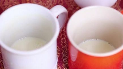 Hogyan Beat tej hab a cappuccino speciális szerszámok nélkül