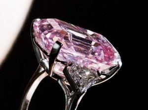 Kő gyémánt tulajdonságait, fotók, állatöv jel, szín és érték