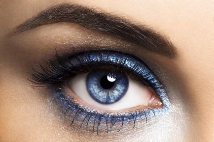 Gyönyörű smink kék szem, lépésről lépésre