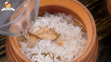 Csirke rizzsel cserépben - egyszerű receptek