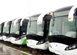 Az engedélyt a utas- mennyiségben 8-nál több személy busszal vagy más közlekedési