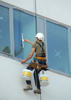 Tisztítás homlokzatok, ablakok és vitrinek