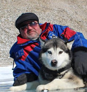 A kennel szánhúzó kutyák Elbrus