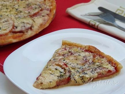 Pizza kolbász, sajt, paradicsom recept lépésről lépésre képekkel, hogyan kell főzni
