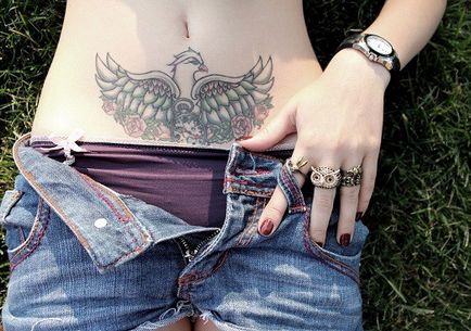 Megfelelő Tattoo érték formájában egy madár (12 fotó)