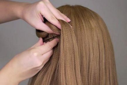 Frizurák lüktet a közép- és hosszú haj (fotó)