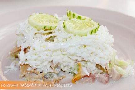 Egy egyszerű saláta füstölt csirke és gomba „receptek remények