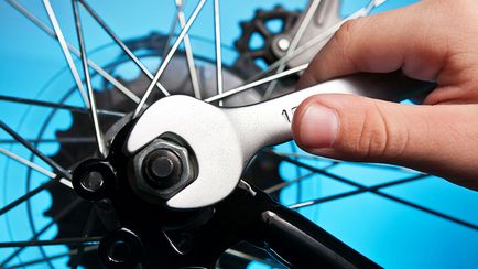 Hegyi kerékpár javítási saját kezébe