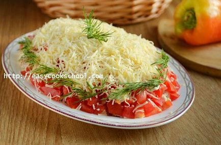 Csirke saláta paradicsommal és sajttal, egyszerű receptek
