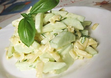 Uborka saláta sajttal - receptek uborkasalátával