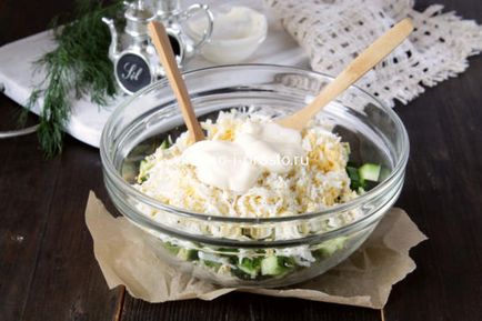 Saláta uborka, tojás és sajt