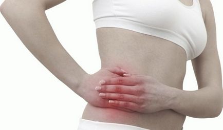 Fájó jobb oldalán az alhasi nőknél (fáj) Fájó jobb oldalán az alsó has egy nő
