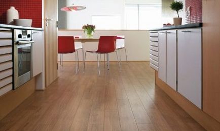 Melyik a jobb a konyhában - linóleum cserép vagy laminált padló, amely fel