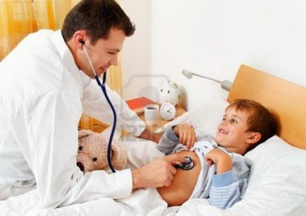 Aranyér gyermekeknél okoz, tünetei és kezelése egy beteg gyermek