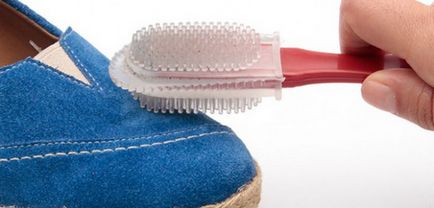 Hogyan tisztítható nubuk cipő otthon, eszközök