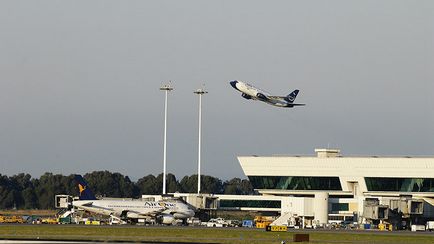 Hogyan juthat a Fiumicino repülőtér és Róma központjában (repülőtér) Hogyan juthat a Fiumicino repülőtér és Róma központjában