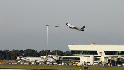 Hogyan juthat a Fiumicino repülőtér és Róma központjában