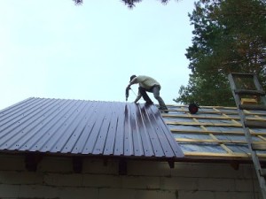 Hogyan erősíthető meg a teraszok a tetőn csavarokkal fotó és videó használati