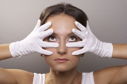 Hogyan kell helyesen törődnek a szem körüli bőr bőrápoló század