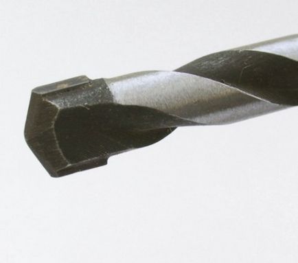 Hogyan kell fúrni egy lyukat a falon rendesen (drill) Hogyan kell fúrni egy lyukat a falon jobbra