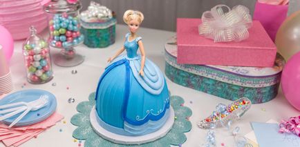 Hogyan készítsünk egy tortát a lányok - Barbie - öntött, recept, fotó