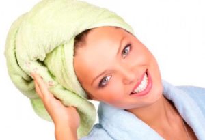 Hogyan mossa ki a henna haj otthon anélkül, hogy kárt a haj