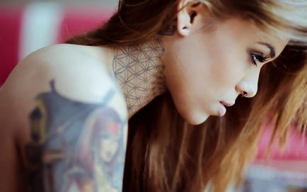 Hogyan készítsünk egy tetoválás a szalonban és otthon