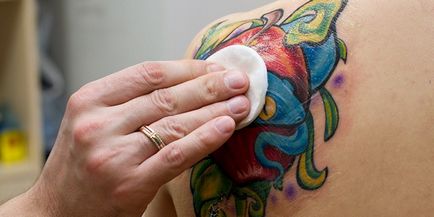 Hogyan kell helyesen gondozni a tetoválás utáni első napokban alkalmazás