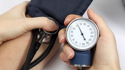 Hogyan válasszuk ki a vérnyomásmérő otthoni használatra - a mérőeszköz, amely a nyomás jobb (a