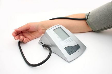 Hogyan válasszuk ki a vérnyomásmérő otthoni használatra - a mérőeszköz, amely a nyomás jobb (a