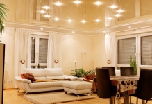 Stretch mennyezet a nappaliban kép kialakítása hálószoba, kétszintes, 18 m²-es, fényes