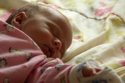 Az újszülött kislány halt meg a kórházban nyolc napon (nyolc) Az újszülött kislány halt meg a kórházban nyolc nappal később