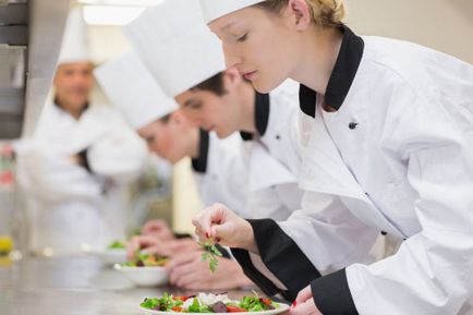 Érvek és ellenérvek a dolgozó szakácsok - ahol tanulni a szakács, és a karrier és a fizetés