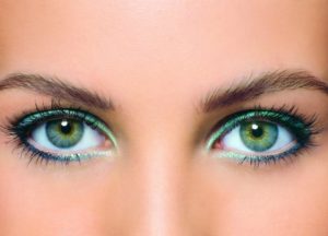 Miért szemem színe megváltozik, és mi befolyásolja ezt a folyamatot