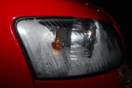 Miért izzad a fények, hogy mit kell tennie, hogy autó fényszórói nem izzad