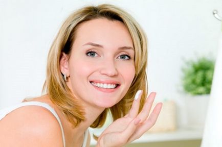 Feszesítő arckrém rangsor a legjobb leghatékonyabb módja, hogy húzza az arc kontúrjait, az értékelés