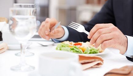 Szabályzat etikett az asztalnál az étteremben és otthon hogyan kell tartani a villa, kés, kanál, video tutorials