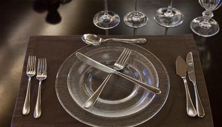 Szabályzat etikett az asztalnál az étteremben és otthon hogyan kell tartani a villa, kés, kanál, video tutorials