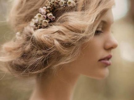 Frizura menyasszony - stílus és kifinomultság! Frizurák élővirágokkal