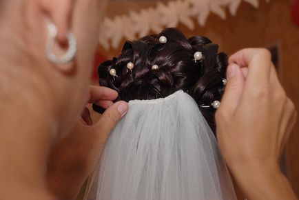 Frizurák fátyol fotó felülvizsgálat bemutató videót, hogyan lehet erősíteni a fátylat a haját