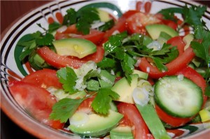 Egyszerű avokádó saláta paradicsom és az uborka - saláta harmóniáját íz, menü ötlet
