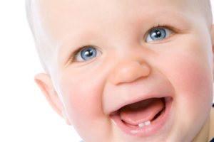 A gyermek lenyelt egy baba foga következményeit és akciók a szülők, tippeket Gyermekfogorvos