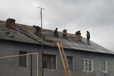 Javítása a tető a tető egy lakóépület (tőke és a jelenlegi) árak
